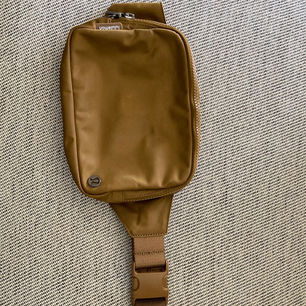 Lululemon Everywhere 2l Belt Bag